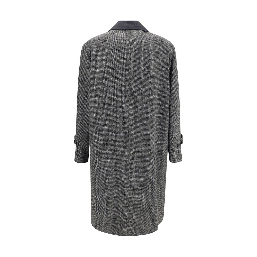 Single-breasted coat in virgin wool blend